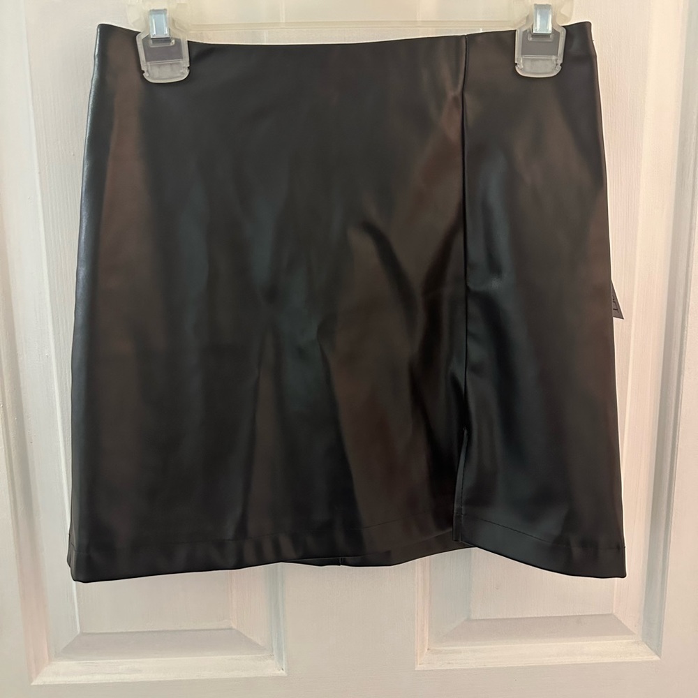 Black pleather mini skirt
